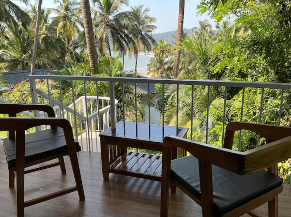 Ourem Palace Luxury Beach Huts Premium Double Room with balcony & Sea View 3