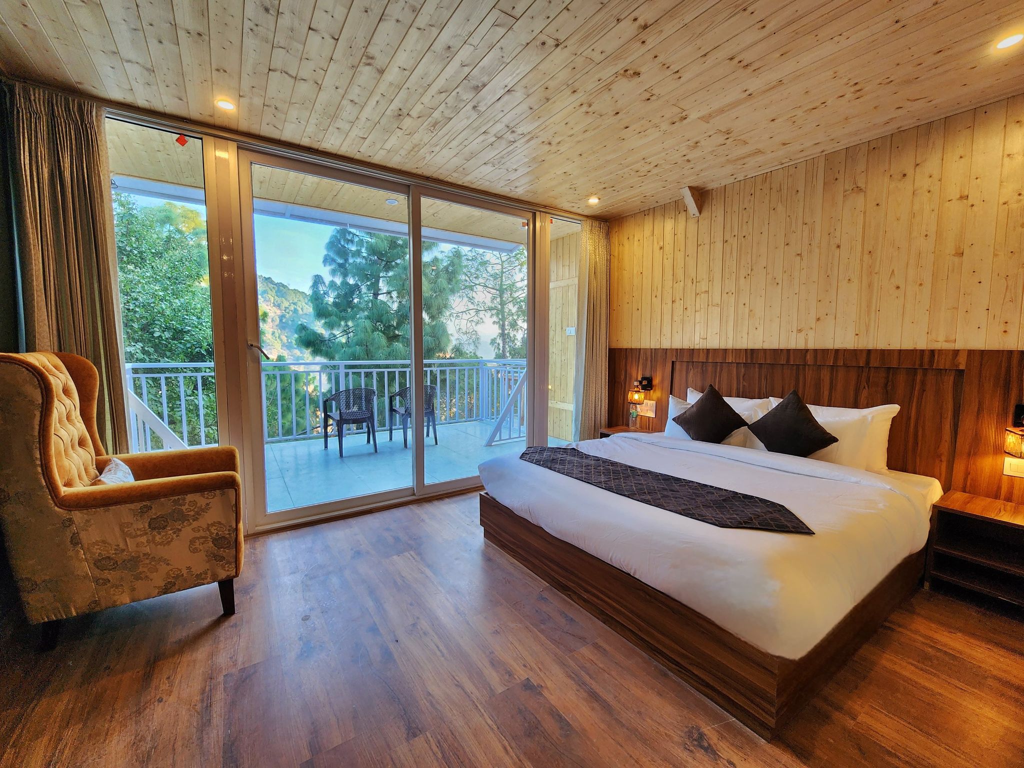 Kukoos Nest Luxury Cozy Room  with Balcony Jungle View 6