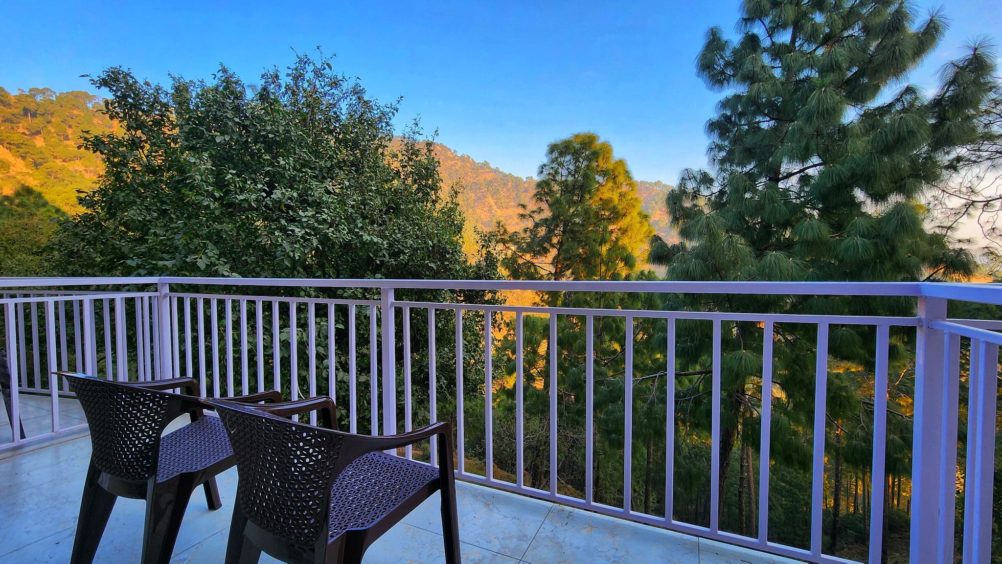 Kukoos Nest Luxury Cozy Room  with Balcony Jungle View 7