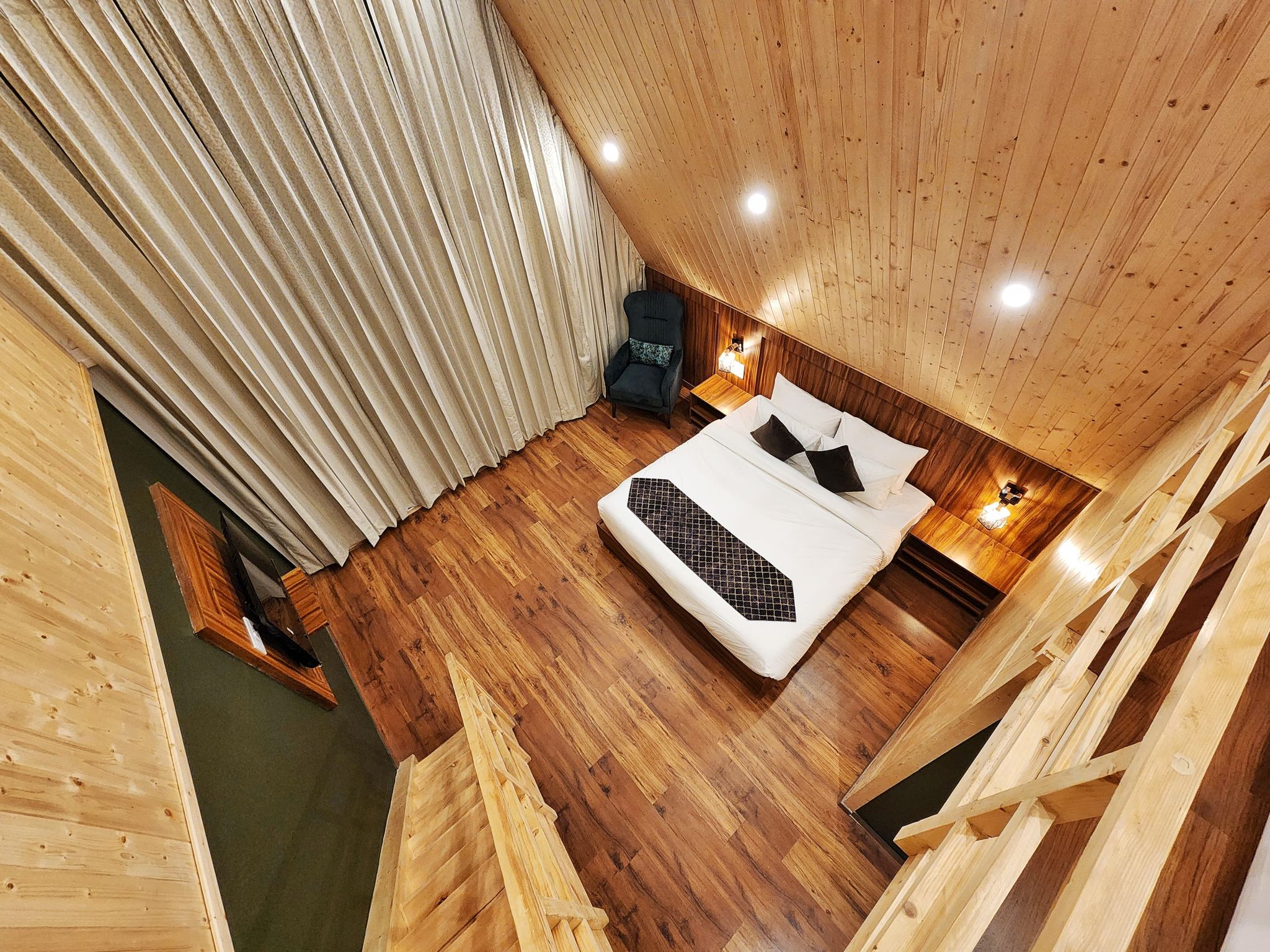 Presidential Suite -with Balcony and Jungle View