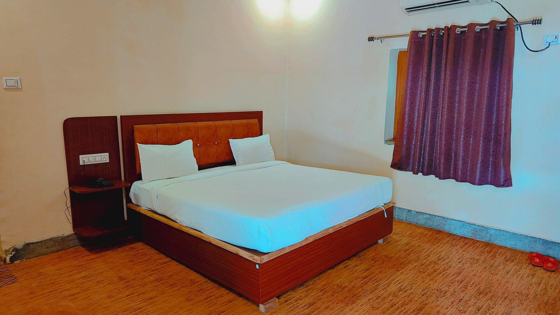 Shree Gulab Mansion Hotel and Restaurant Deluxe AC Room