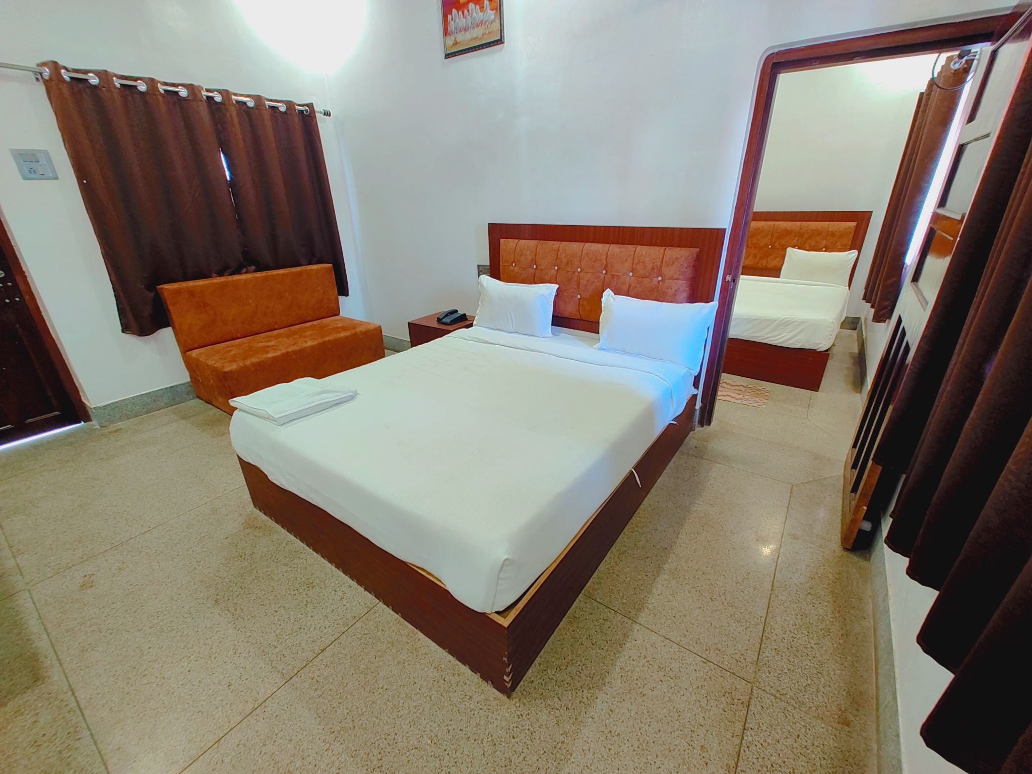 Shree Gulab Mansion Hotel and Restaurant Deluxe AC Room 3
