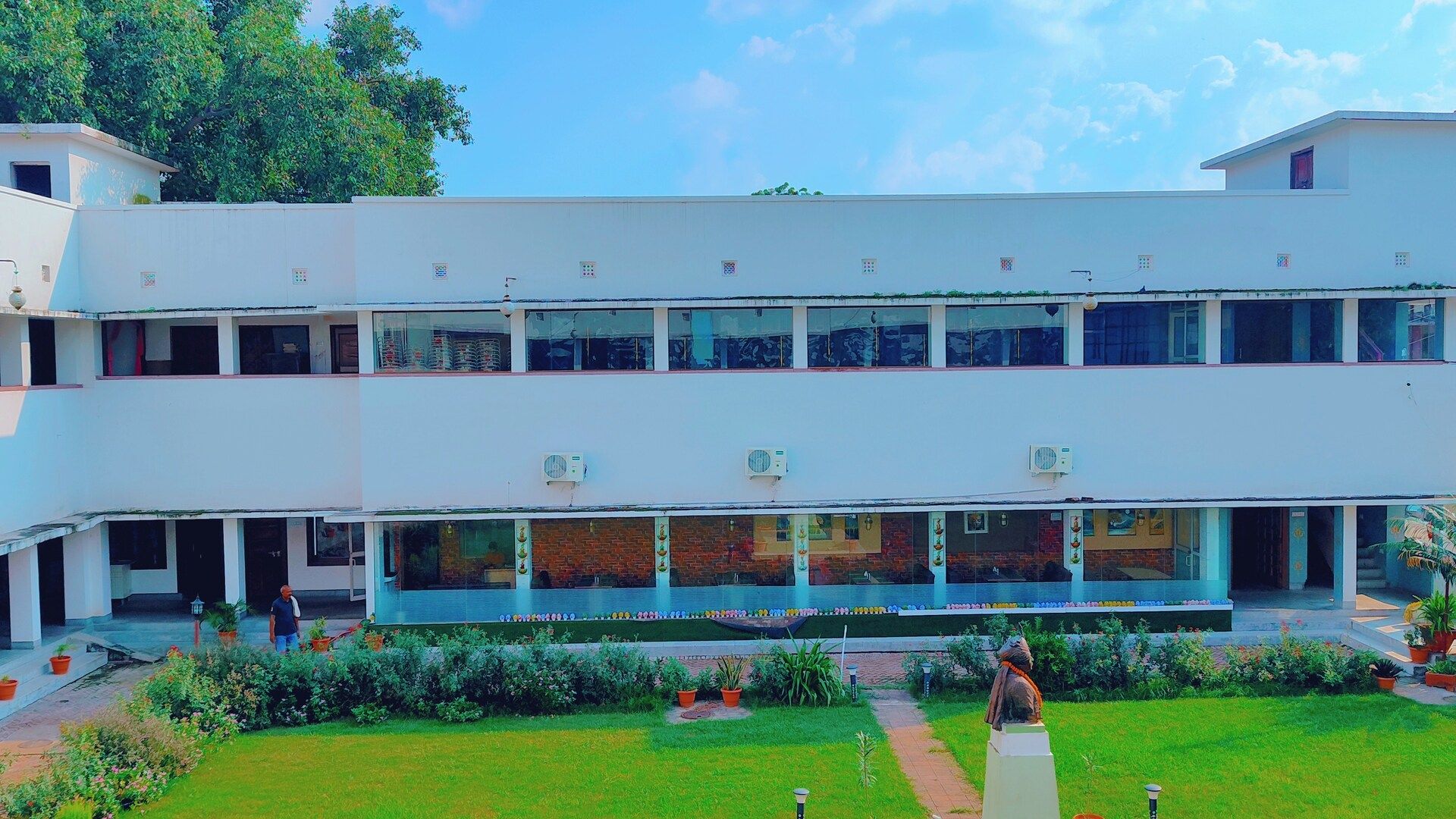 Shree Gulab Mansion Hotel and Restaurant