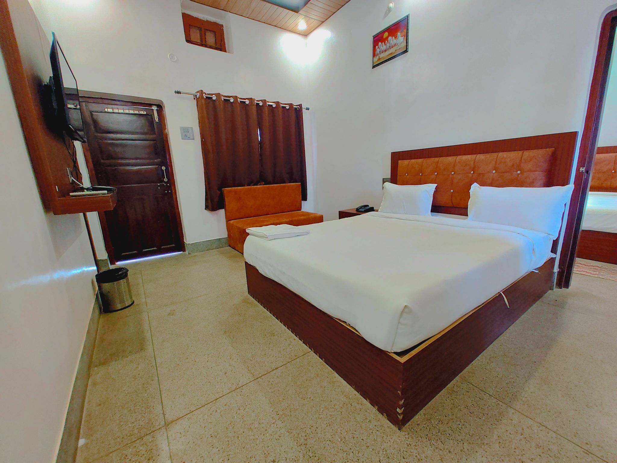 Shree Gulab Mansion Hotel and Restaurant Deluxe AC Room 2