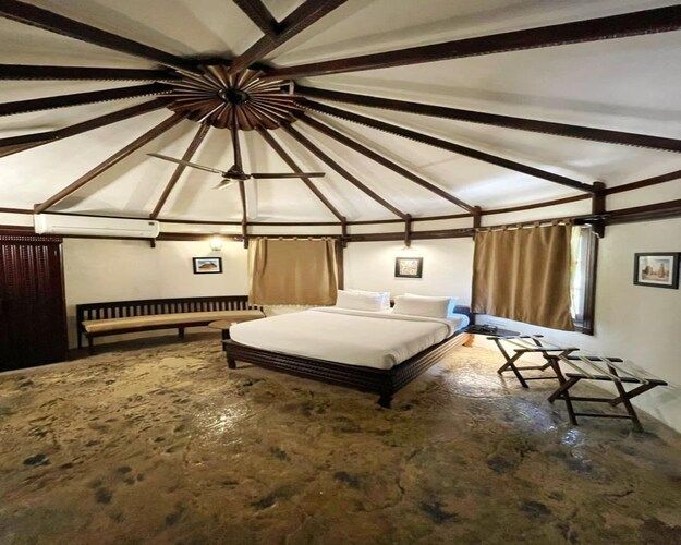 Wooden suite cottage