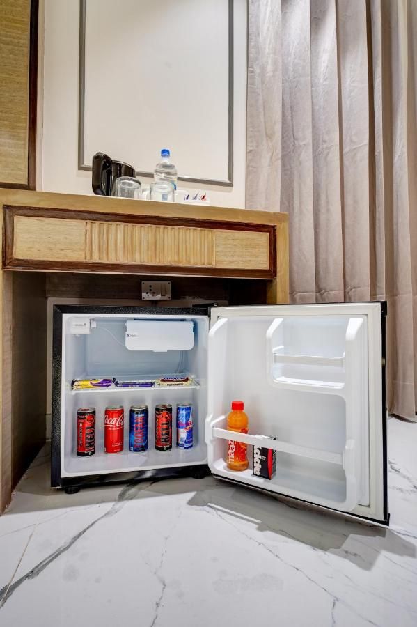 Hotel Gold The Royal With Luxurious Rooftop Restaurant Executive Suite With Window 6
