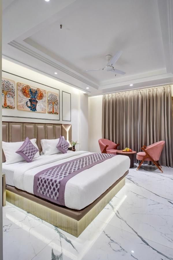 Executive Suite With Window