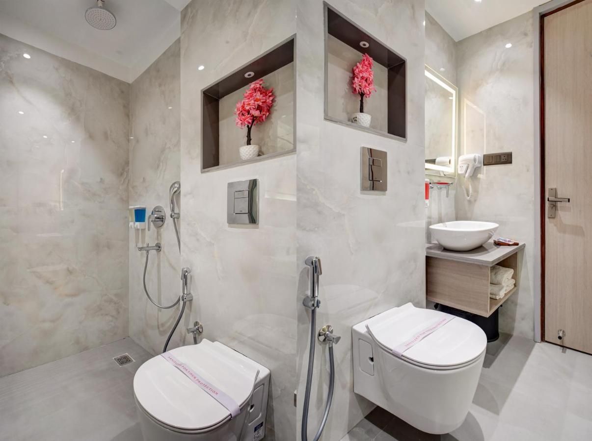 Hotel Gold The Royal With Luxurious Rooftop Restaurant Executive Suite With Window 5