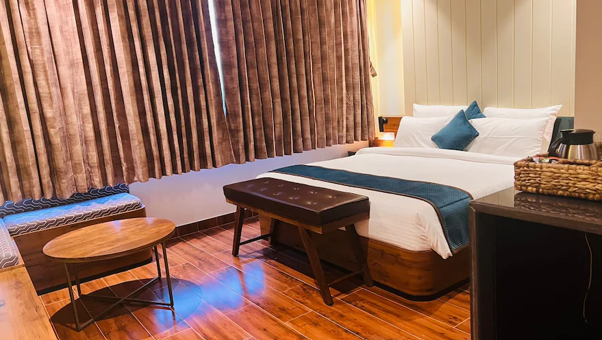 The Convoy Hotel Deluxe Room - Residential View 4