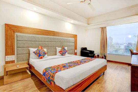The Sky Comfort, Vejalpur Deluxe Double Room 7