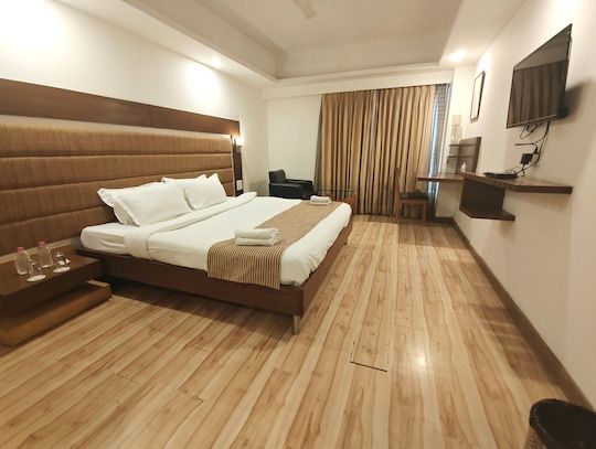 The Sky Comfort, Vejalpur Deluxe Double Room 2