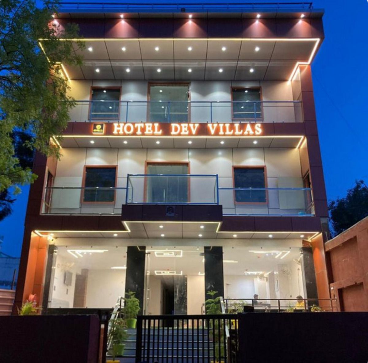 Hotel Dev Vilas