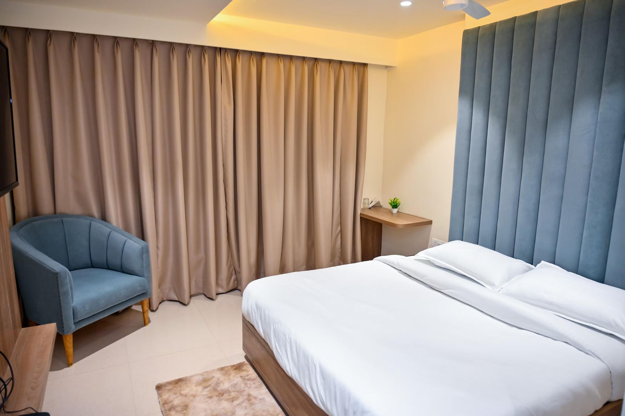 Central Park Deluxe Room 3