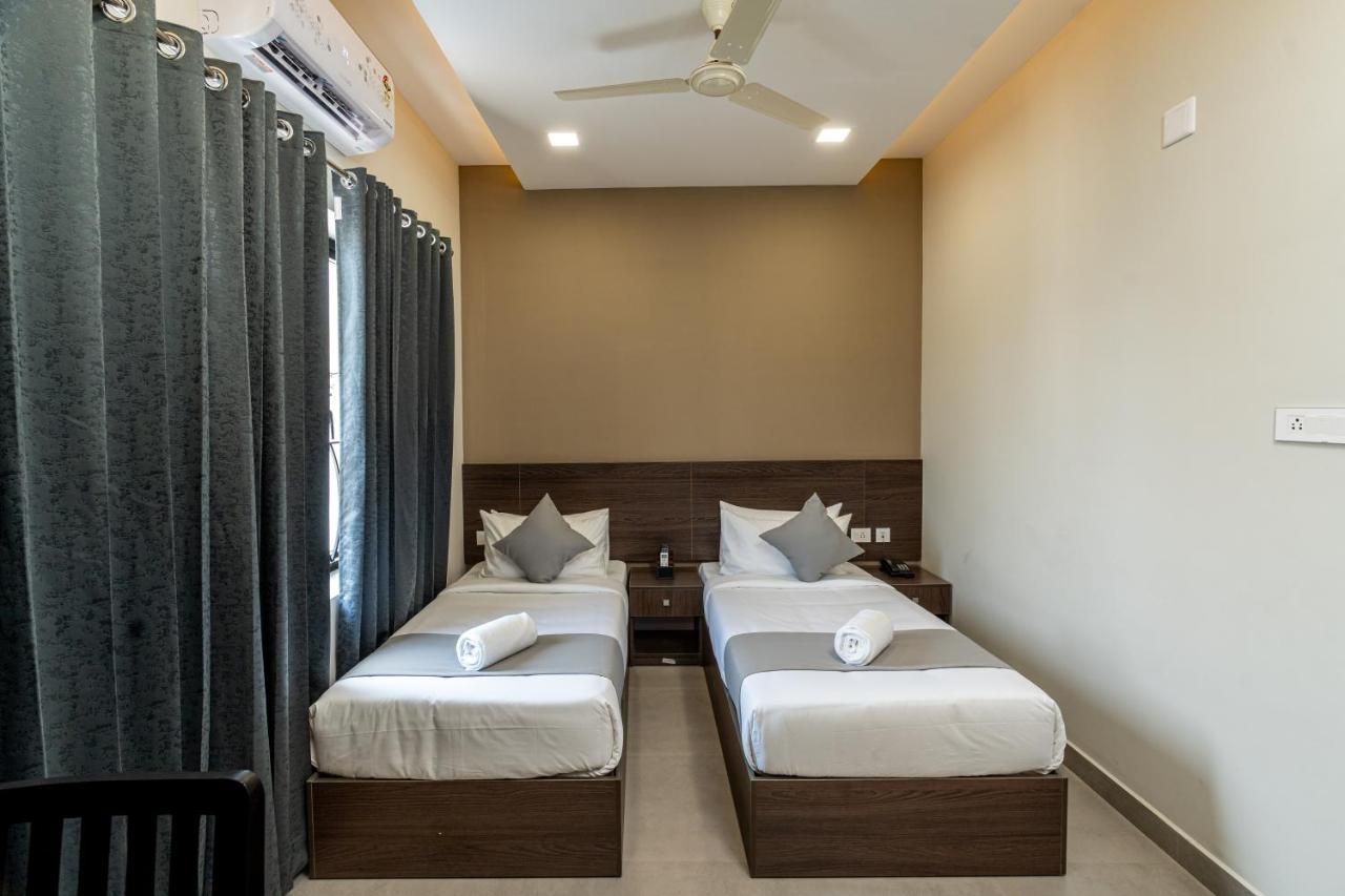 Deluxe Room AC