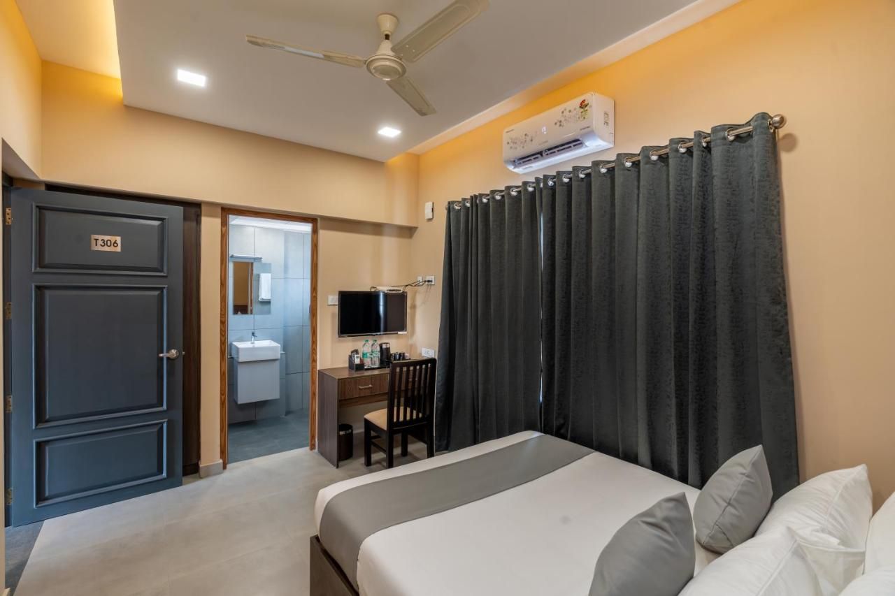 Deluxe Room AC
