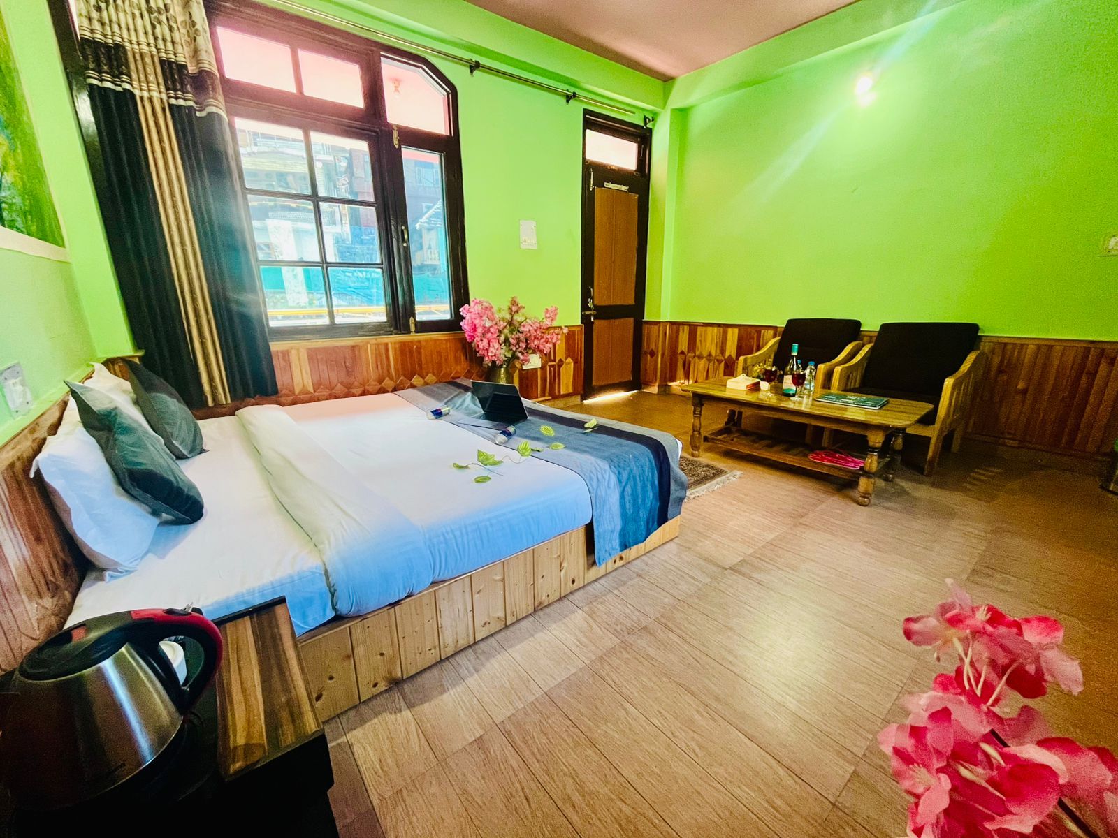 Deluxe Room with Balcony Mountain View