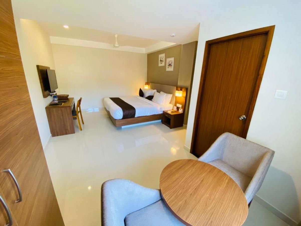 Deluxe Room AC