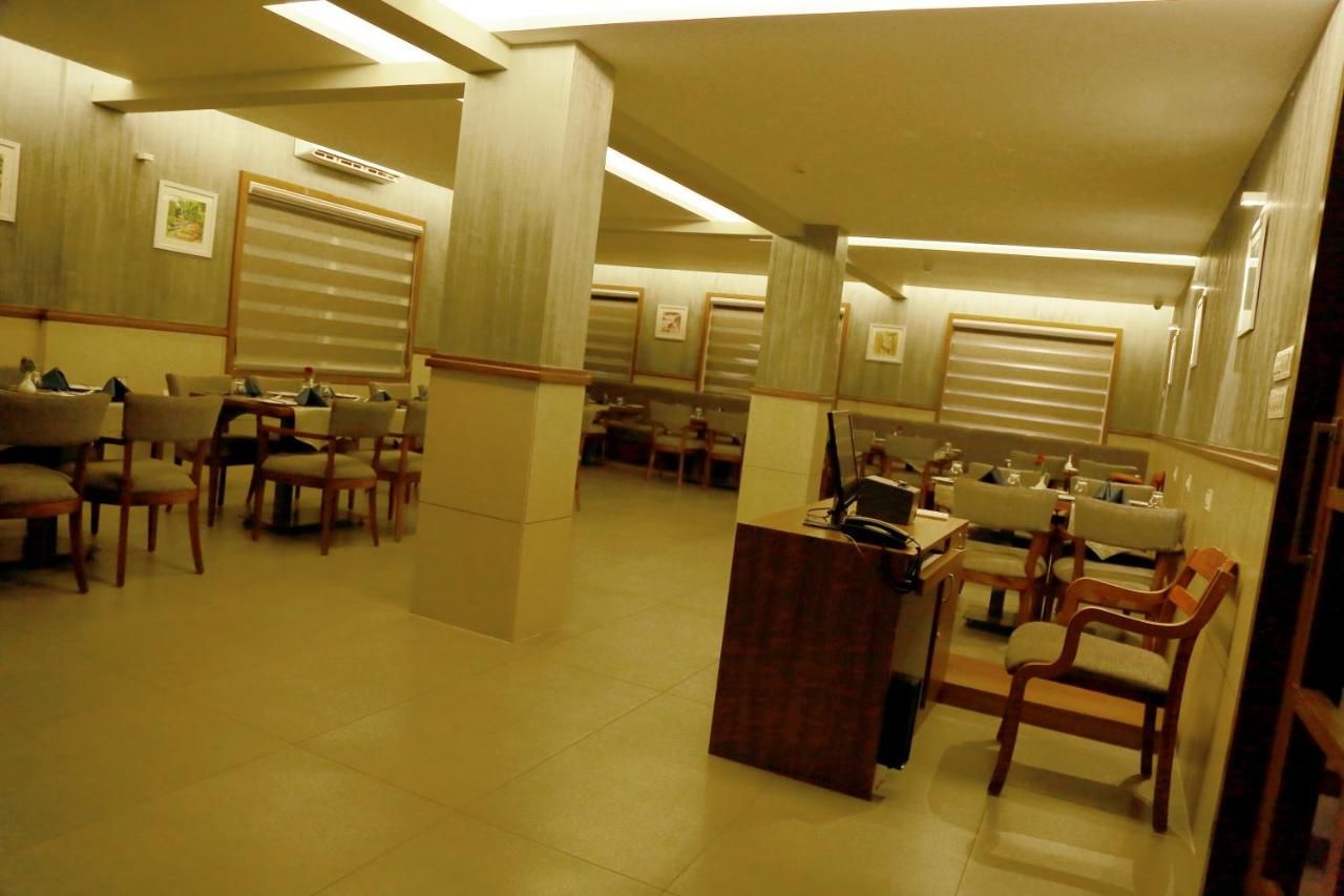 Food & Dining