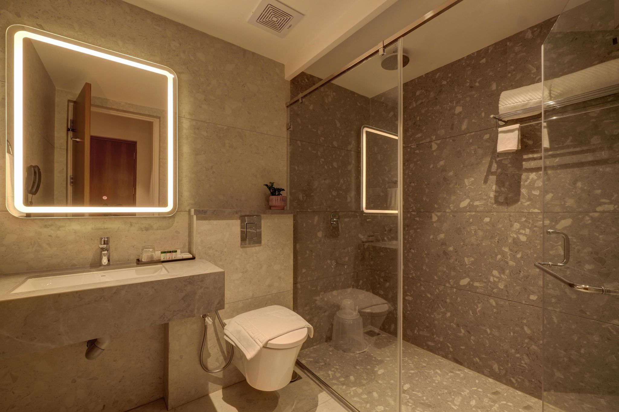 SUITE ROOM