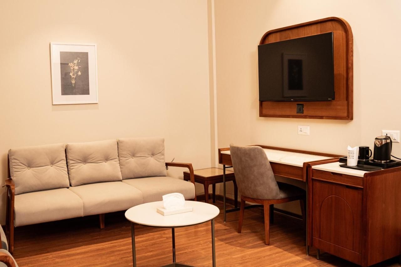 SUITE ROOM