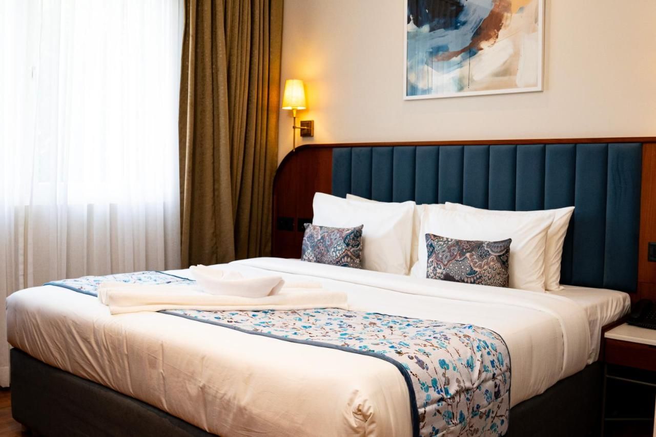 SUITE ROOM