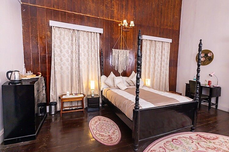 Baradighi The Bungalow Junior Heritage Suite ( Enjoy Hi-Tea with Cookies)