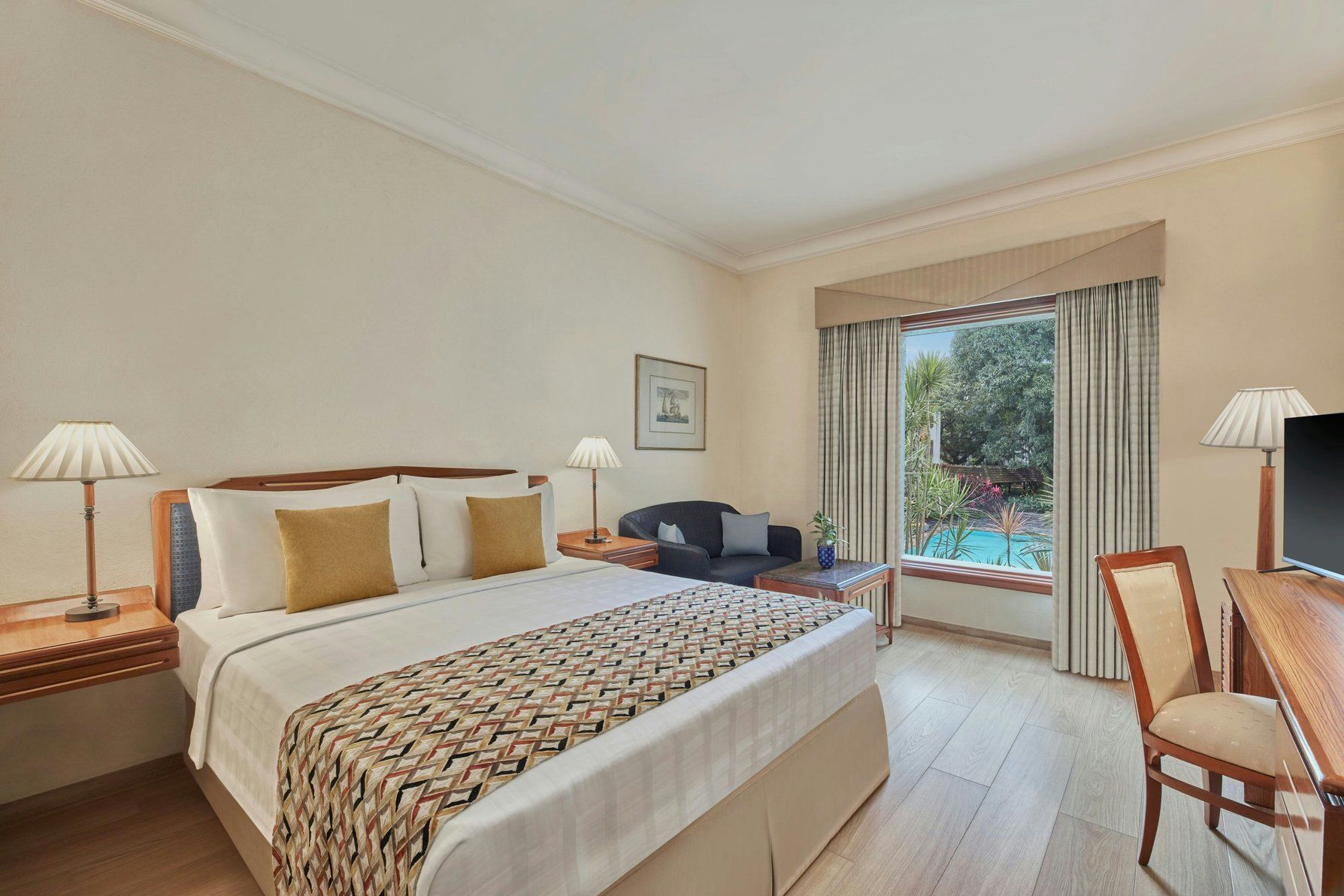 Fern Classic, Guest room, 1 King, Pool view
