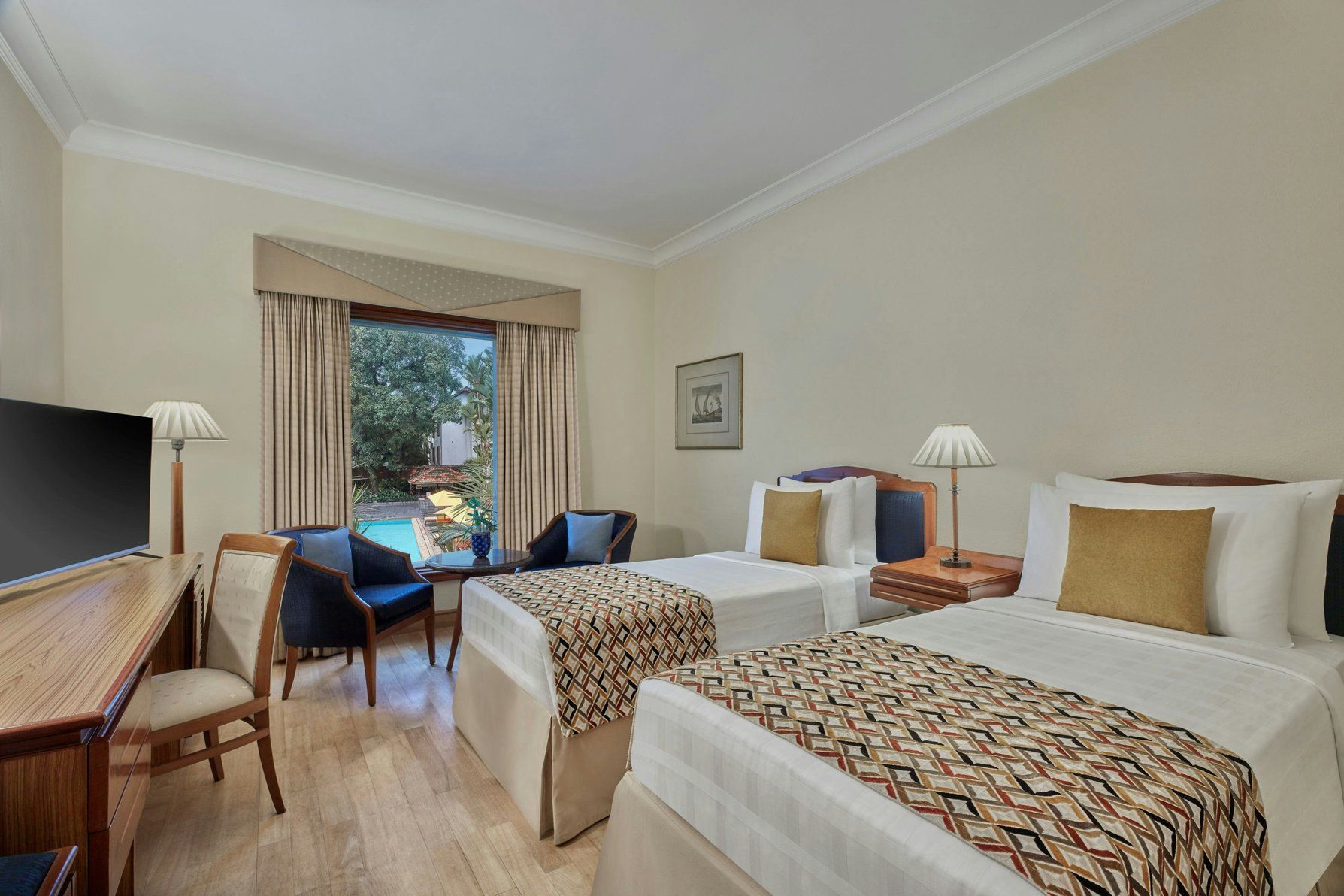 Guestroom - Twin Beds - Pool View