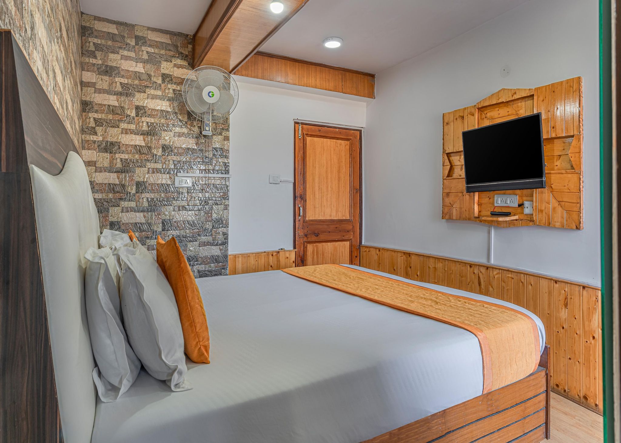  Hotel OAk View Shimla Deluxe Room 2