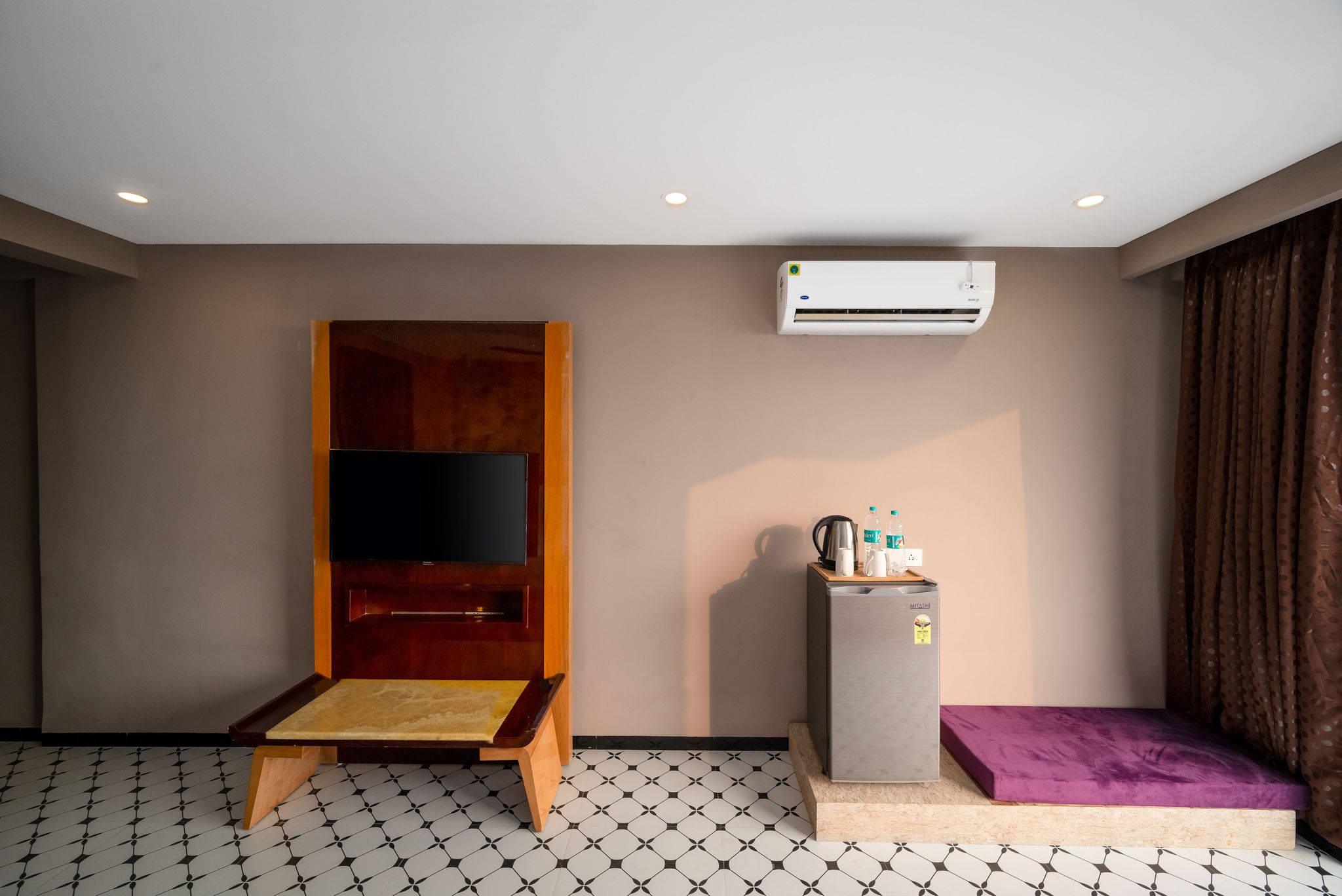 Club Room With Balcony