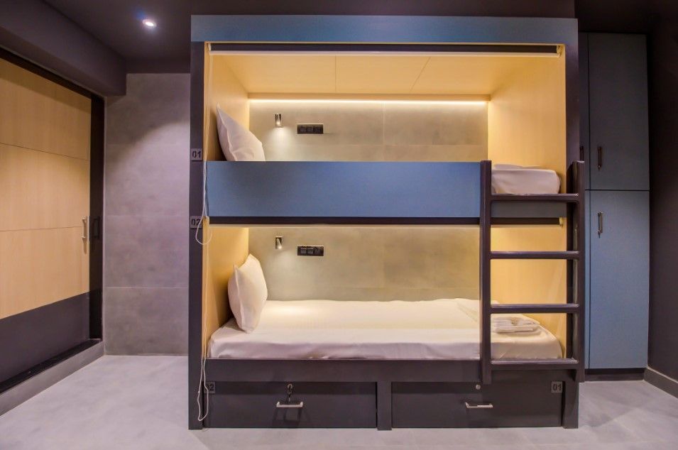 Mumbai Dorms Single Bed in Male Dormitory Room