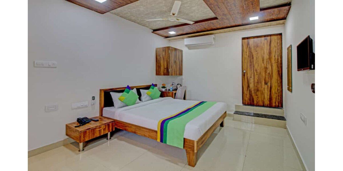 Sai Samrat Resort Deluxe Room 4