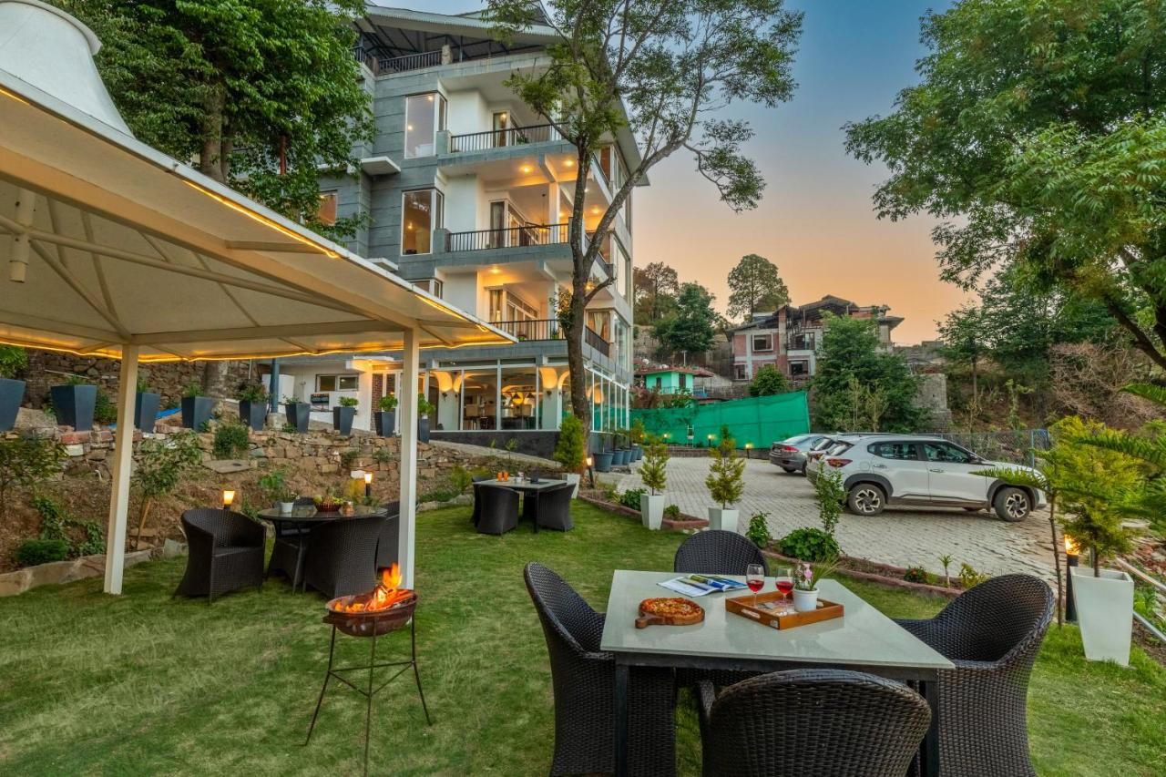 Alaya Stays 2 BHK with Garden & Hill View - Livelife