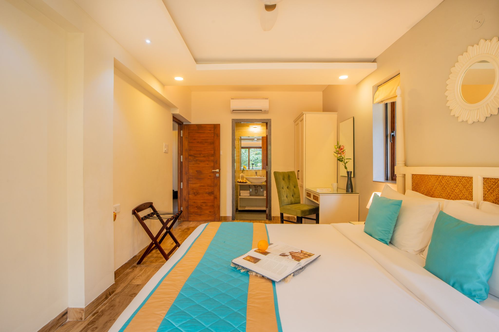 ELIVAAS 4 BHK with Pvt & Outdoor Sitting Area - Anasa