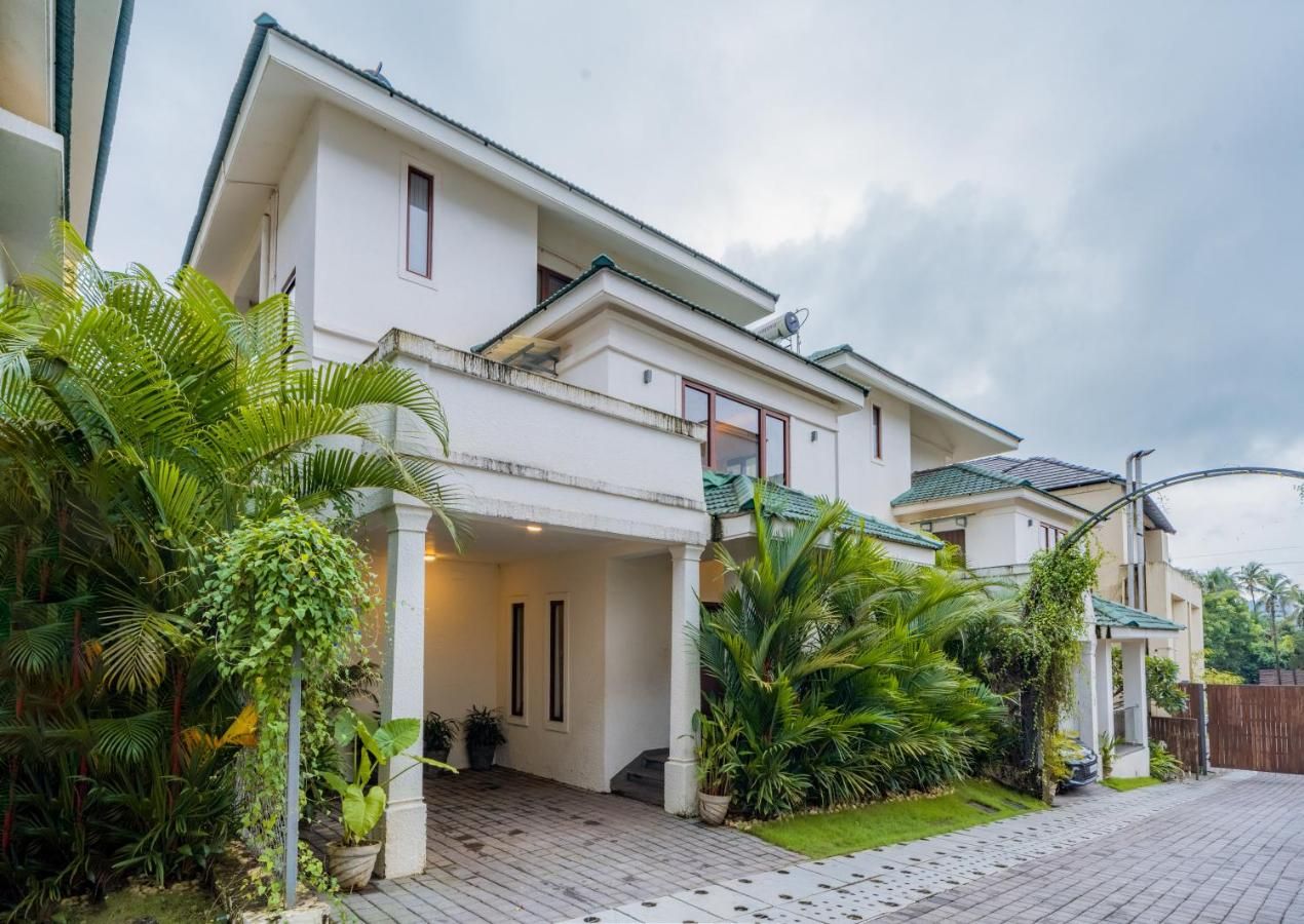 ELIVAAS 4 BHK with Pvt & Outdoor Sitting Area - Anasa