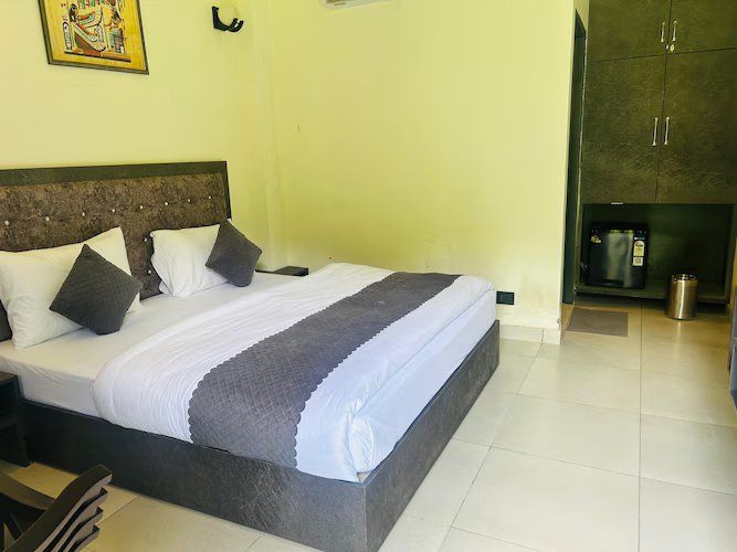 Maple Hill Resort Deluxe Room 6