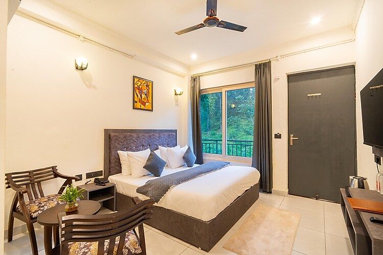 Maple Hill Resort Deluxe Room 3