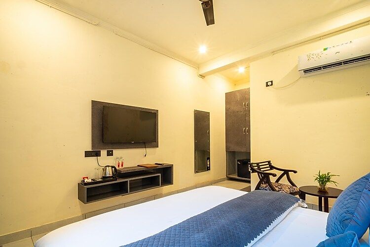 Maple Hill Resort Deluxe Room 2