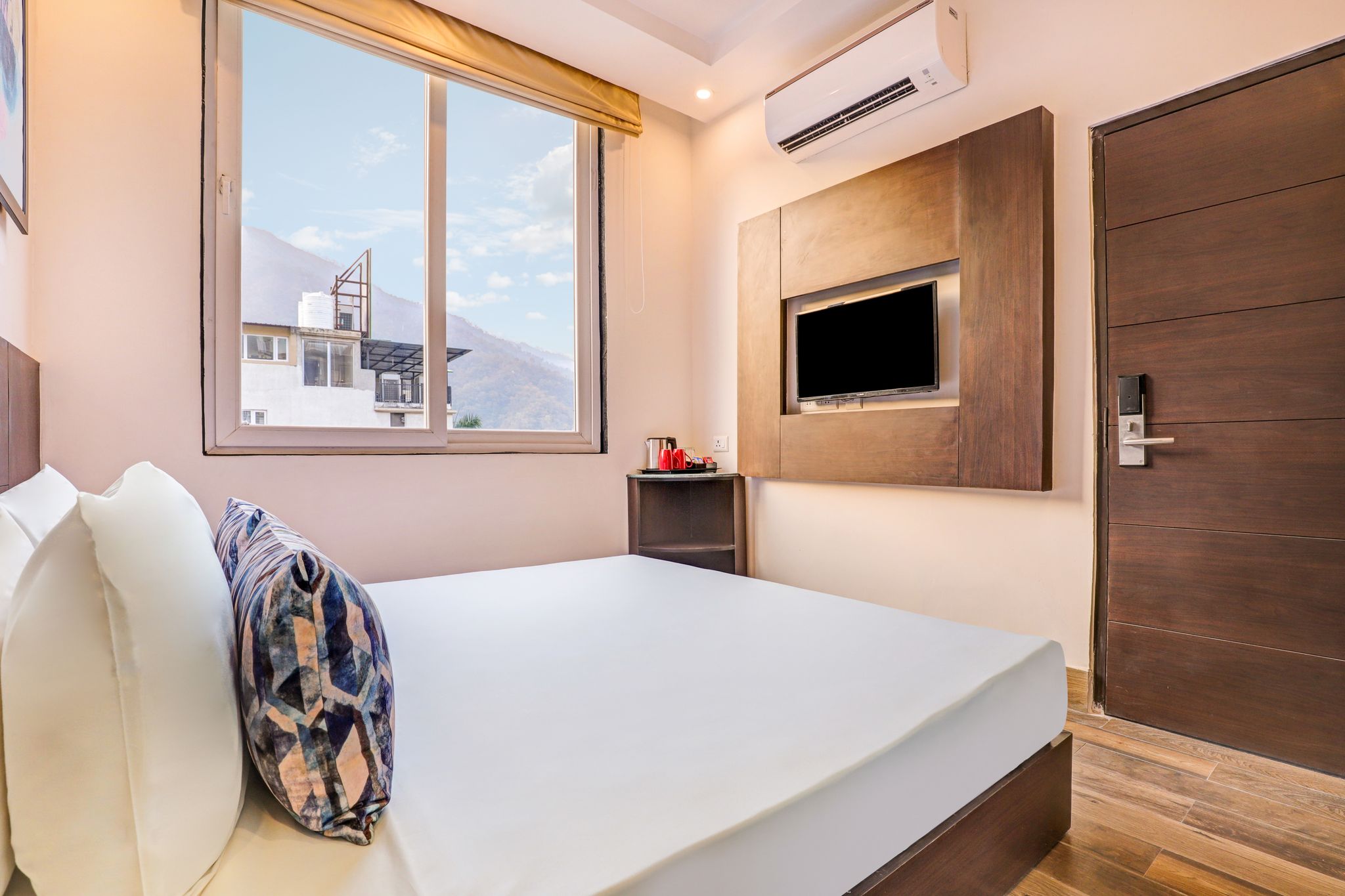 N3N Ganga Retreat by Stotrak Deluxe Room  3