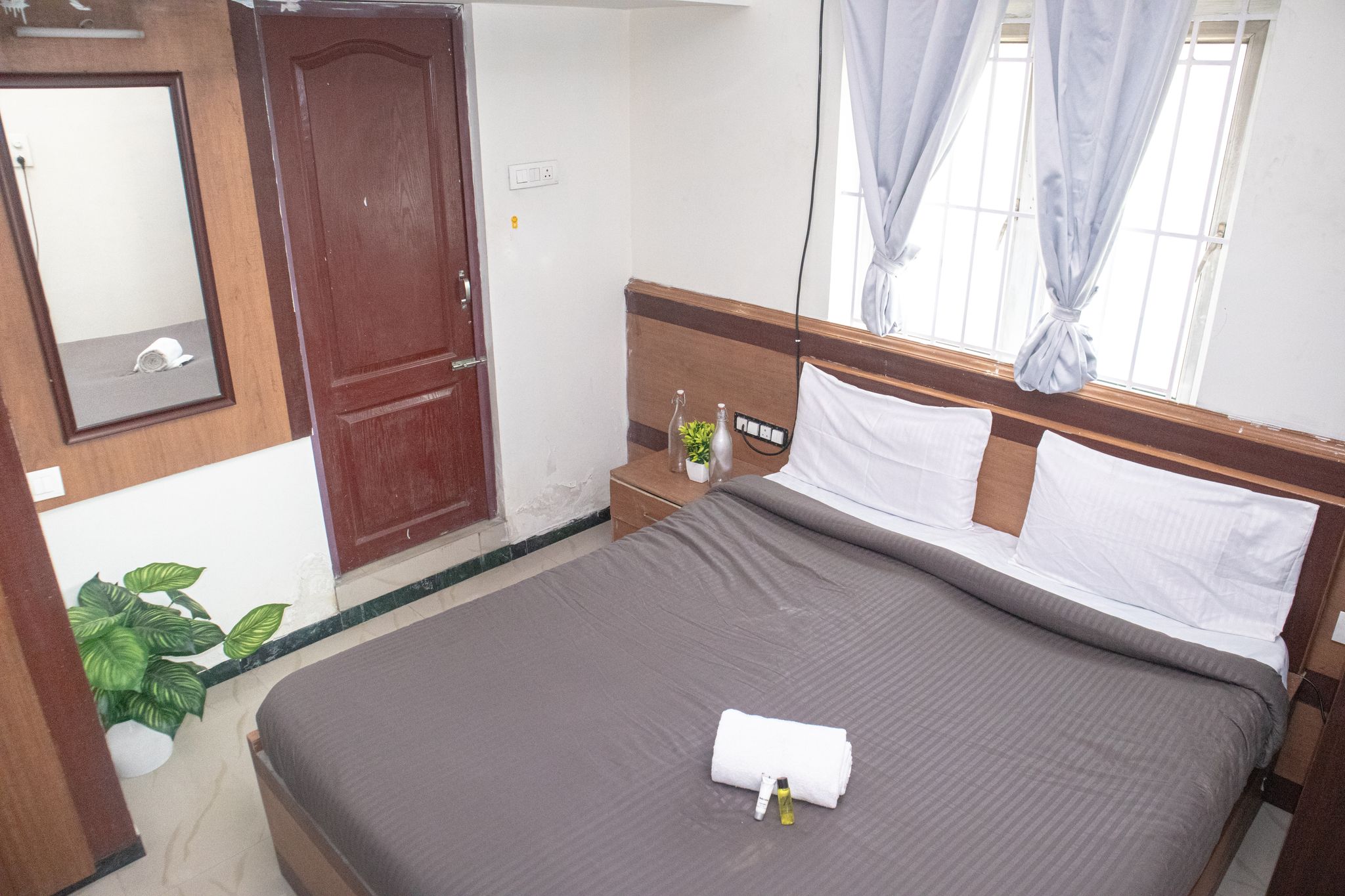 Zolo Troy Standard Queen