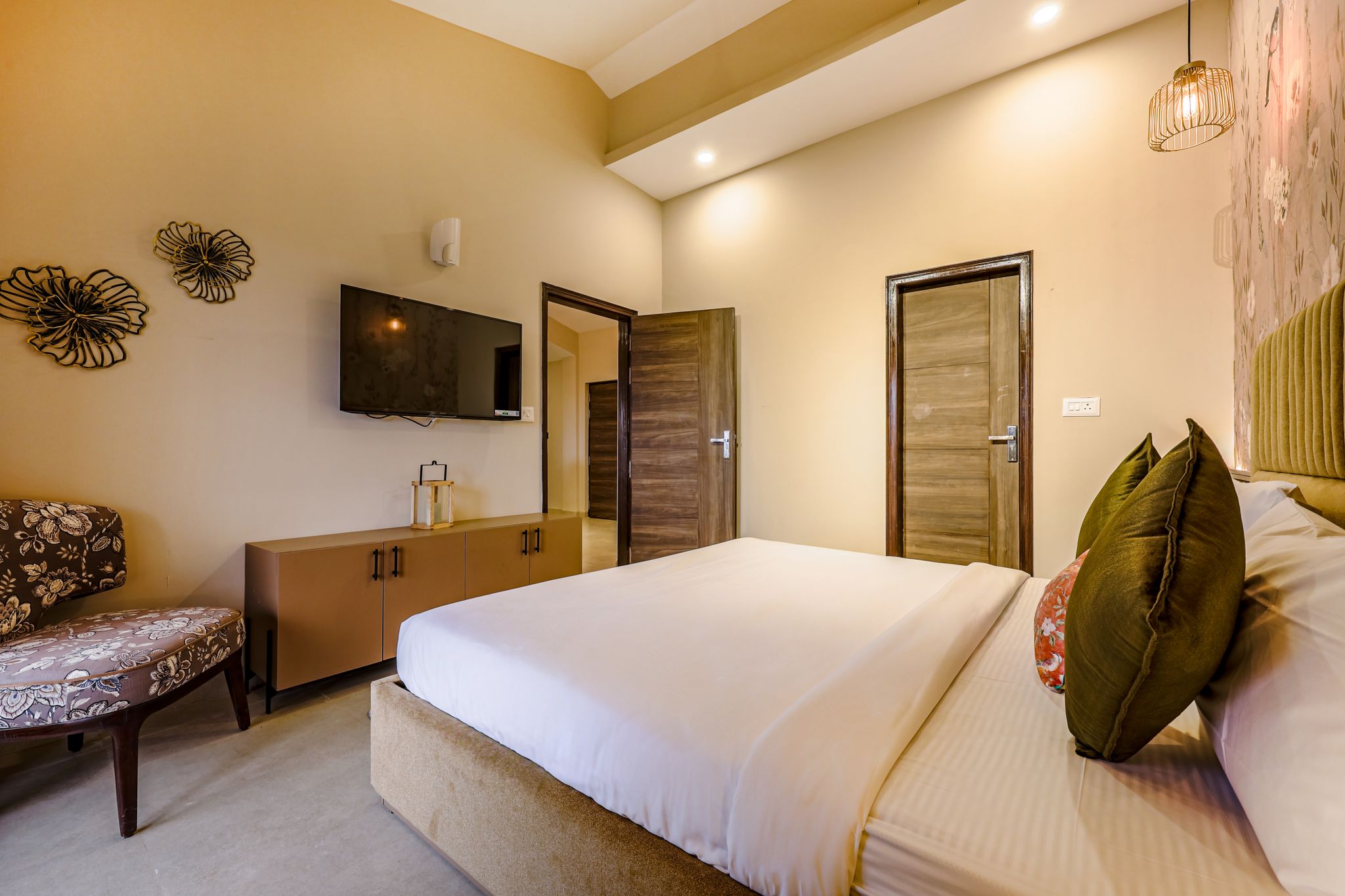 Alaya Stays 3 BHK Apartment with Pool - Veera Marina Three-Bedroom Apartment 2