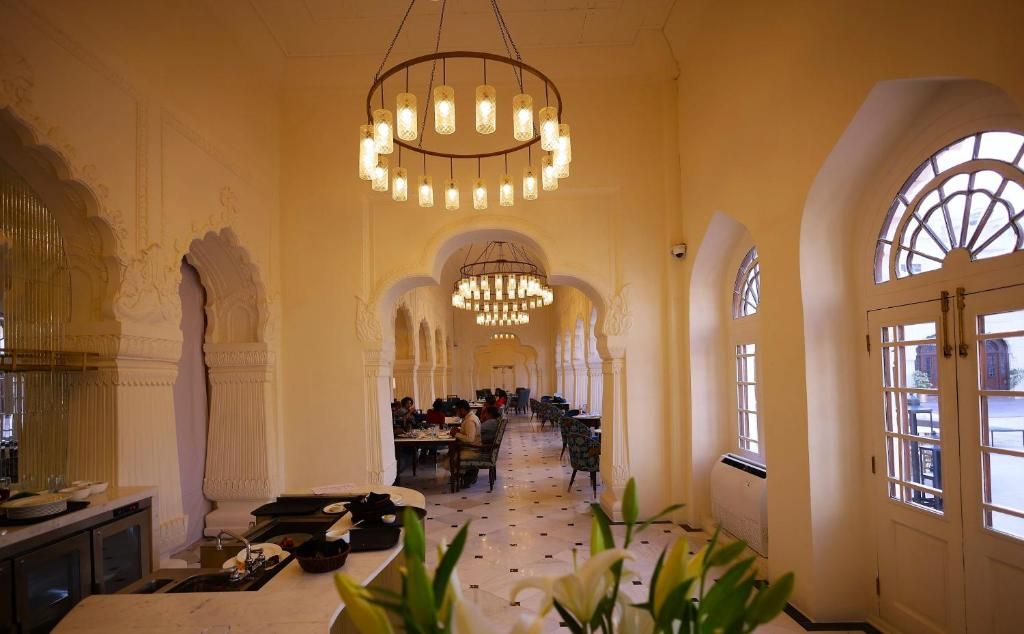 Food & Dining