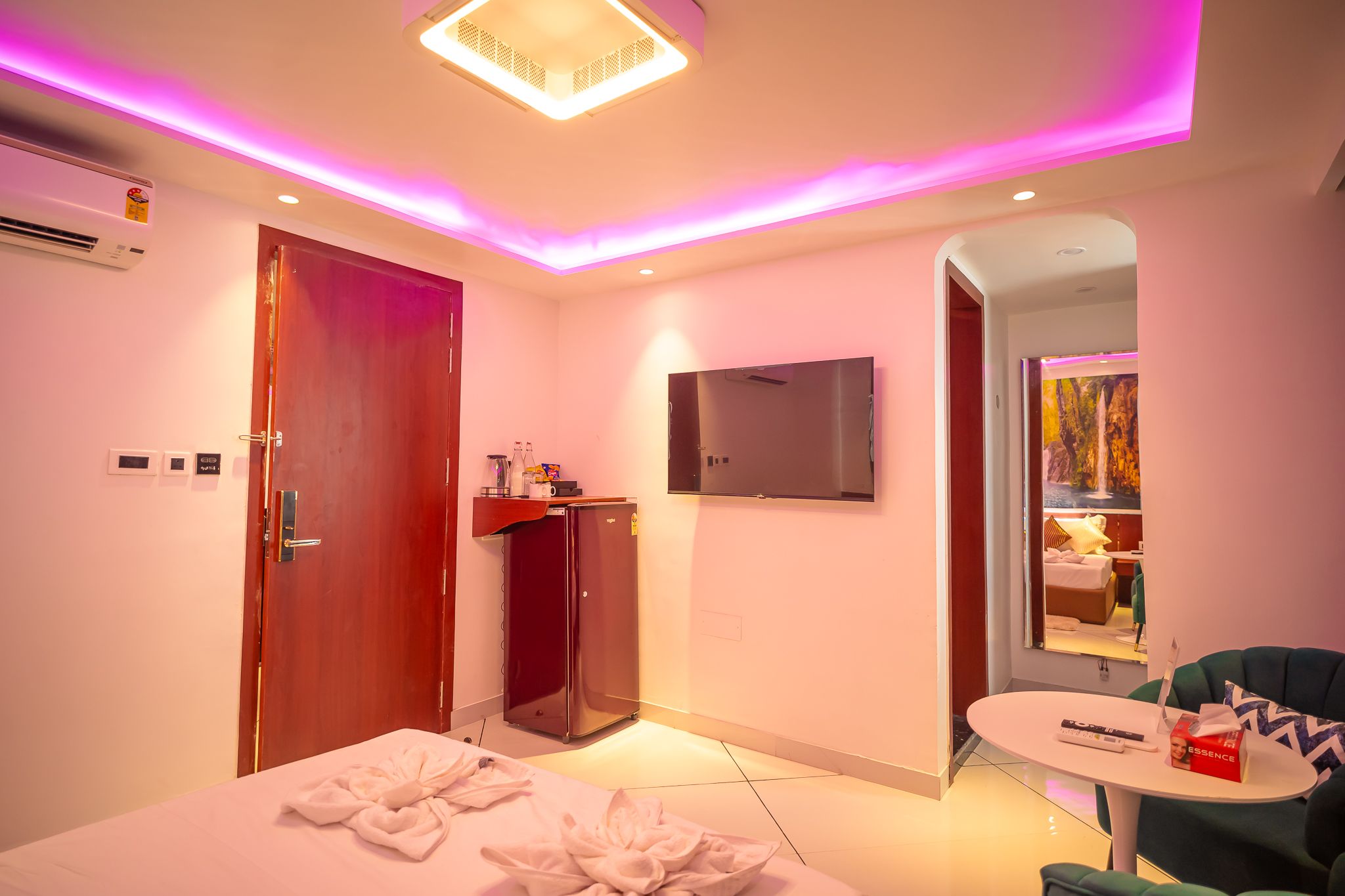 J60 Suites Luxury Queen 11