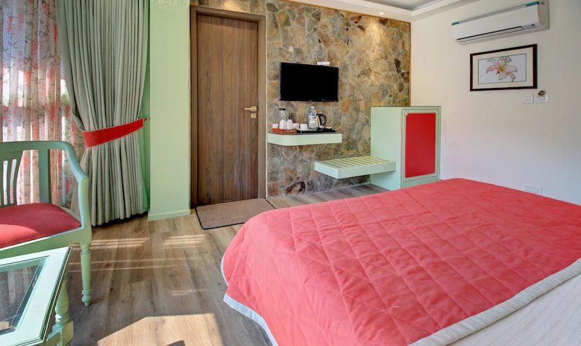 Lake View Room