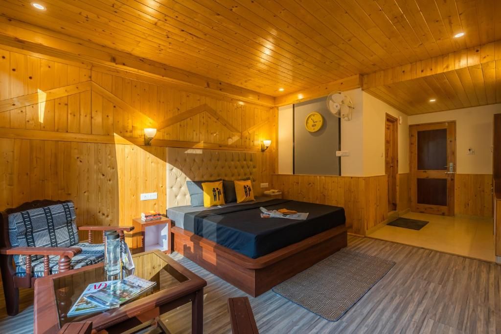 The Hosteller Manali, Old Manali Deluxe Double Room 9