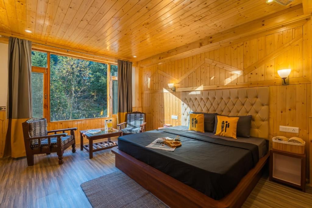 The Hosteller Manali, Old Manali Deluxe Double Room 2