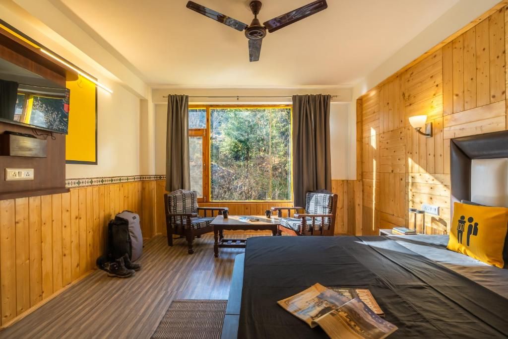 The Hosteller Manali, Old Manali Deluxe Double Room