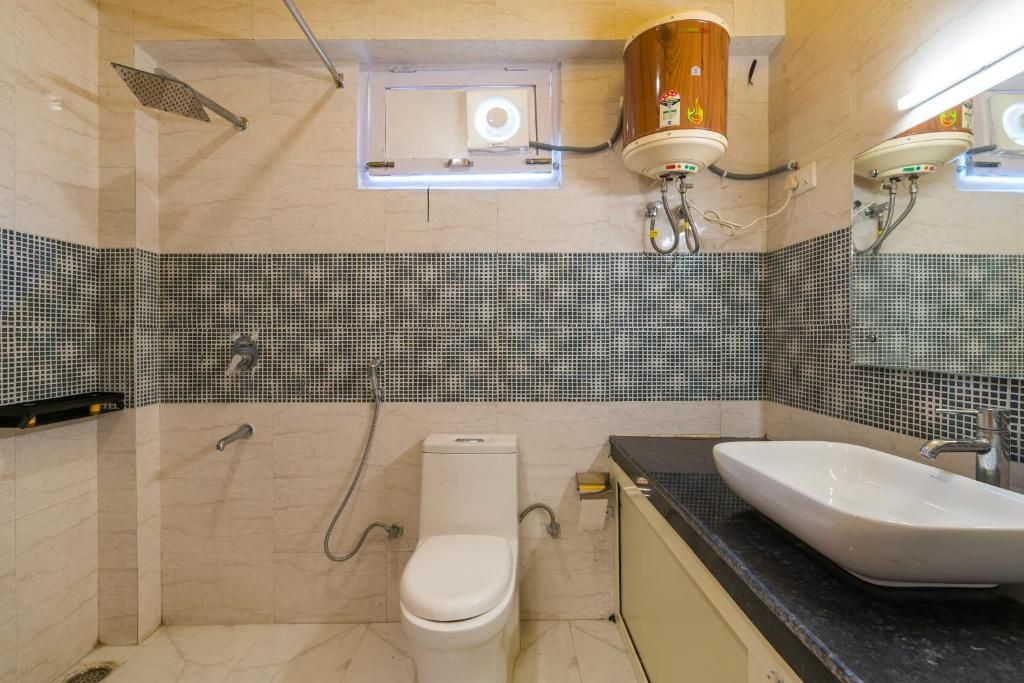 The Hosteller Manali, Old Manali Deluxe Double Room 6