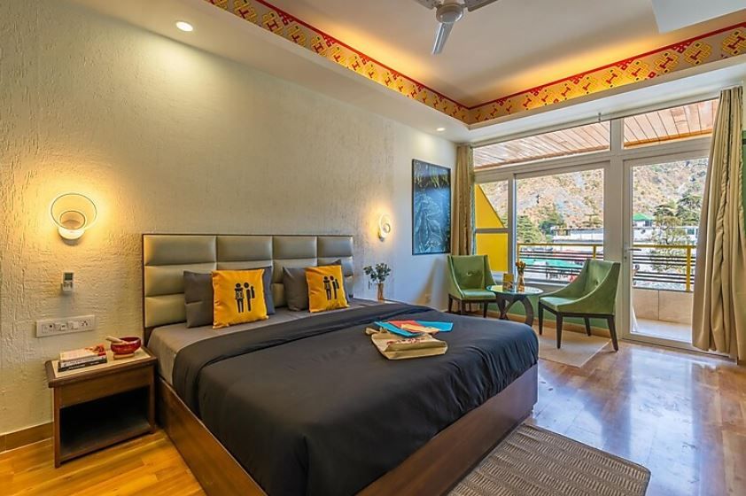 Superior Double Room with Balcony and Mountain View