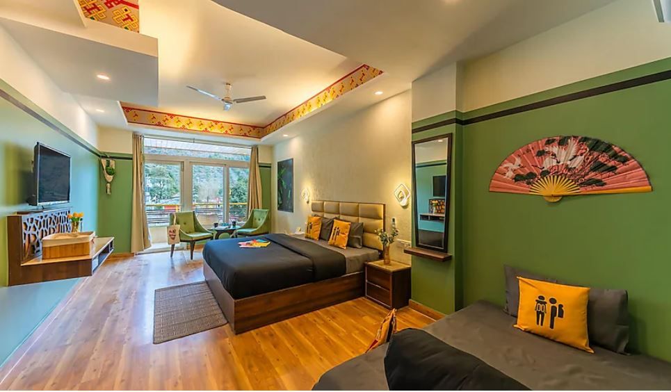 Superior Double Room with Balcony and Mountain View